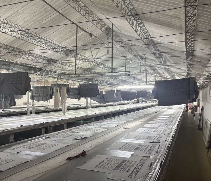 120ft long manual printing tables with printed panels