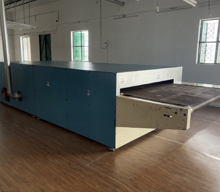 Large conveyor curing oven